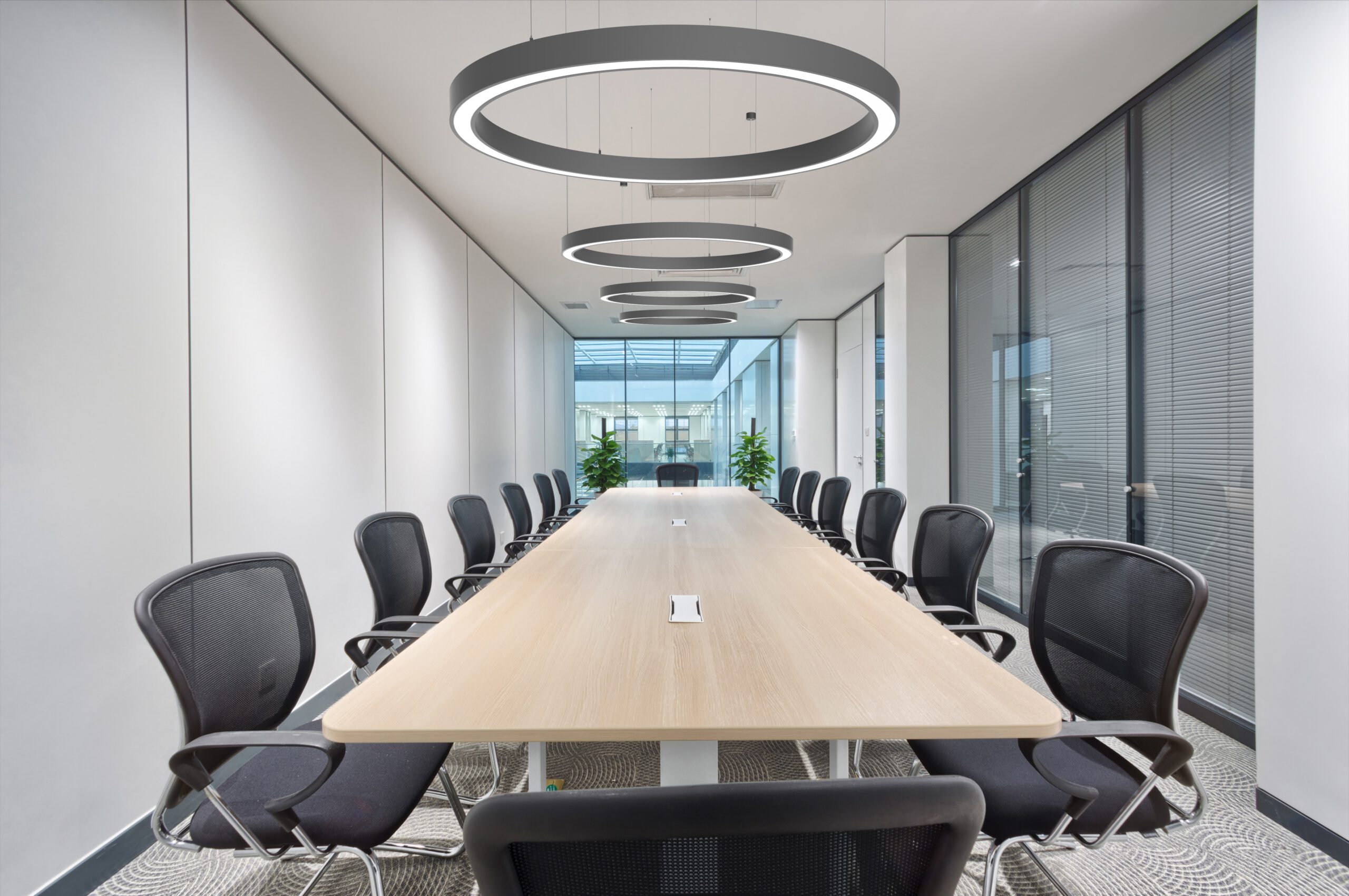 LED Ringleuchten im Konferenzraum – Maßanfertigung von D-Design GmbH